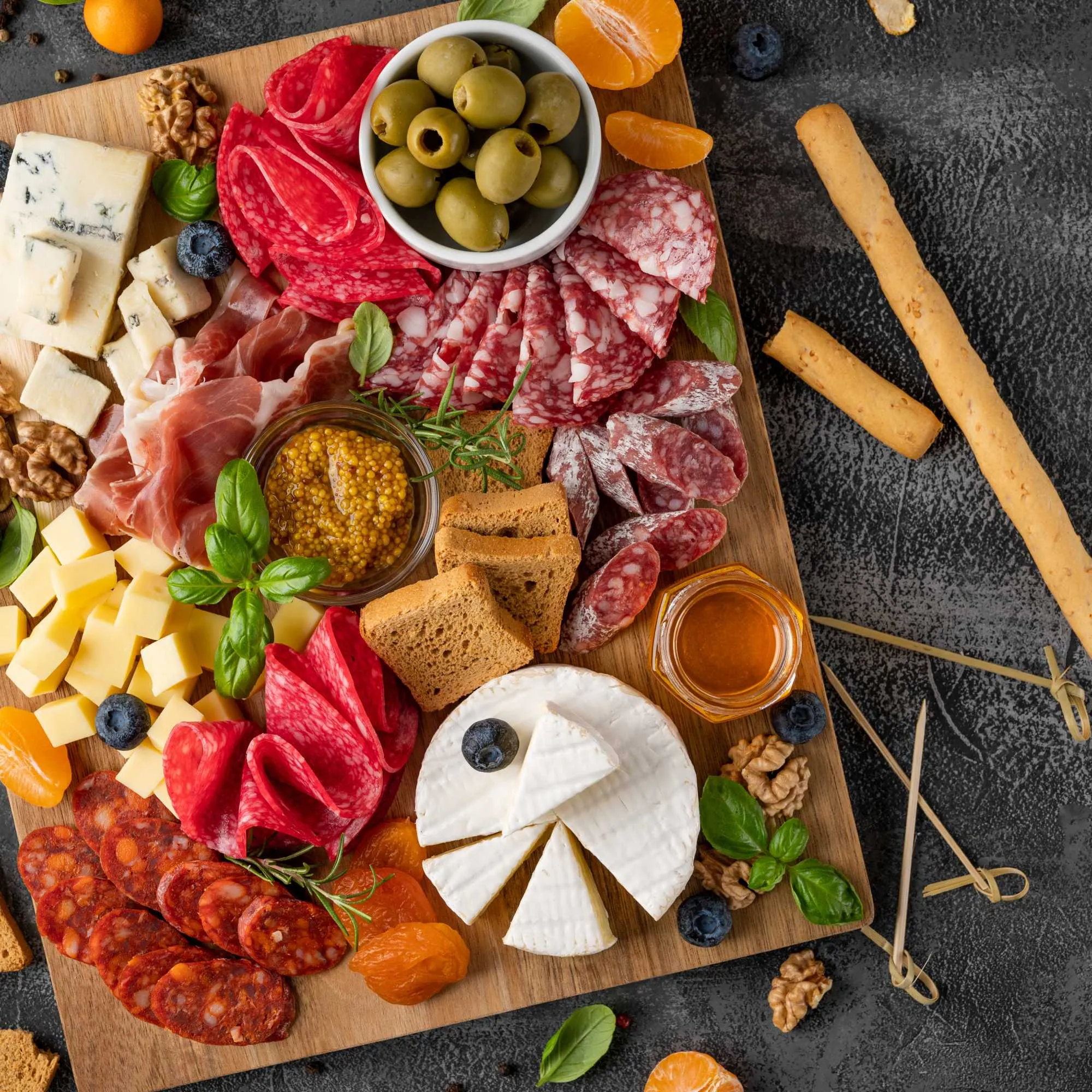 Villa-Gustui-Hotel-Sardegna-Foto-tagliere-salumi-formaggi-1-quadrata